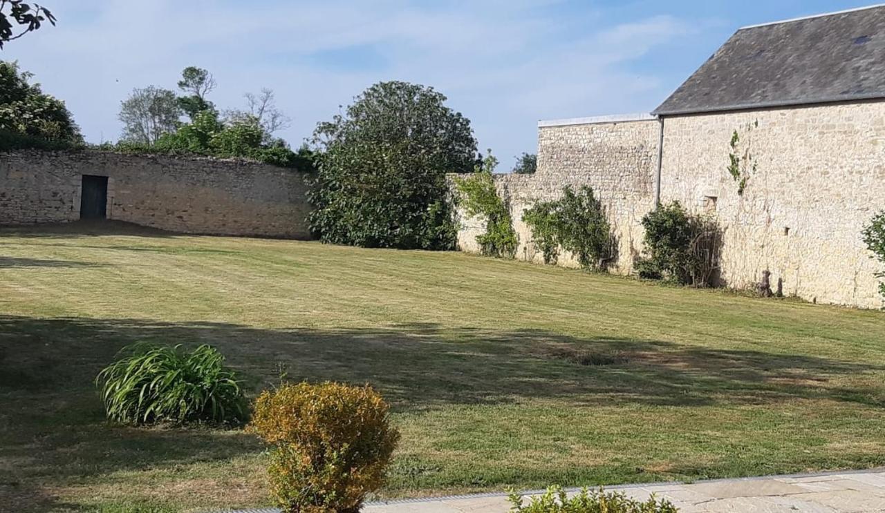 Le Bourg Panzió Asnieres-en-Bessin Kültér fotó